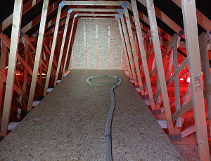 Zateplení stropu zděné novostavby pomocí foukané celulózové izolace